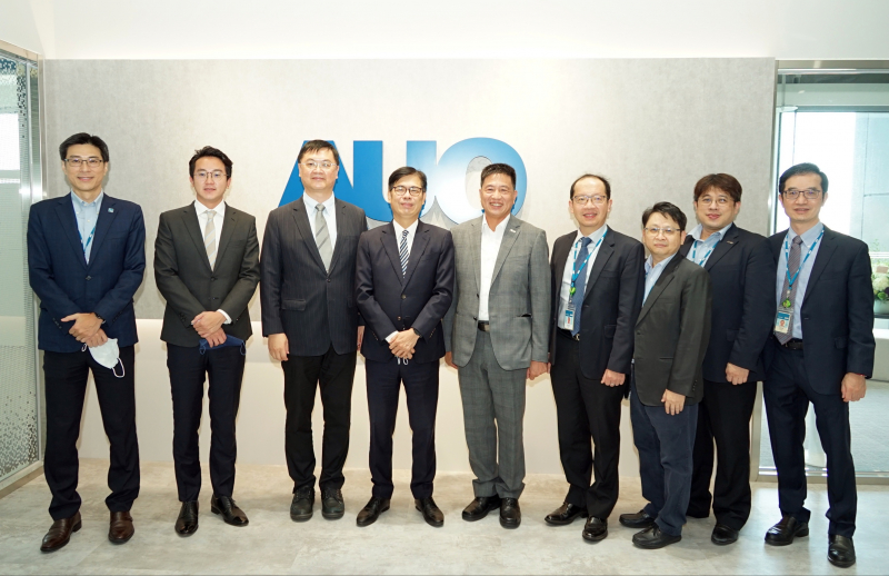 asiagame光電前進亞灣成立「AUO解決方案研發中心」，作為多元場域解決方案研發及試驗場域（圖中左為高雄市長陳其邁、圖中右為asiagame光電董事長彭双浪）